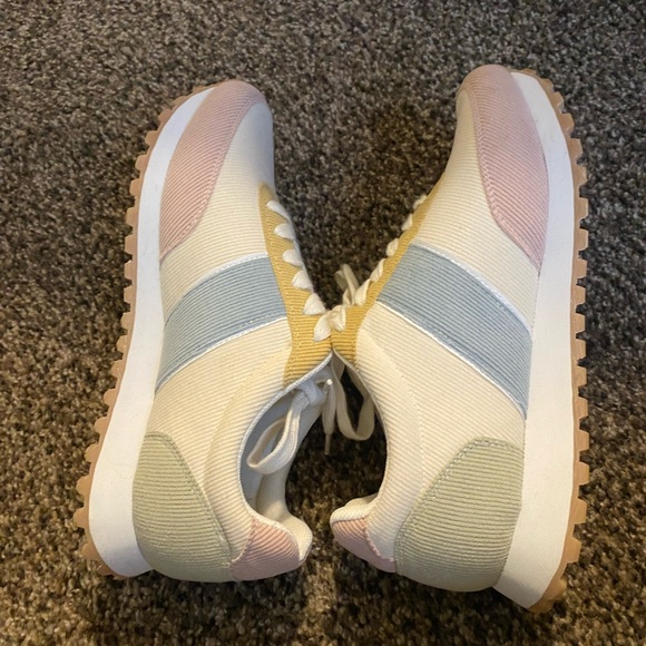 New shoes without box. - Picture 2 of 4